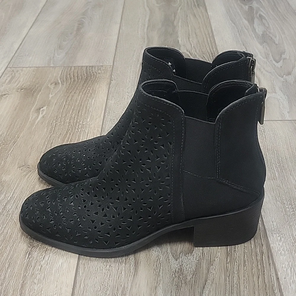 Kenneth Cole Size 5 Black Salt Laser Gore Bootie NEW